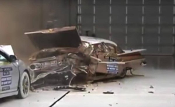 RT @BoingBoing: Watch a modern car utterly crush a…