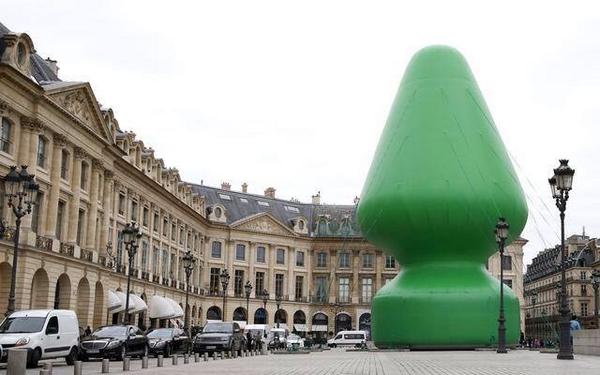 RT @_youhadonejob: Sorry Paris town planners but I…