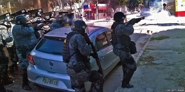 RT @syndicalisms: VIDEO: Clashes between police an…