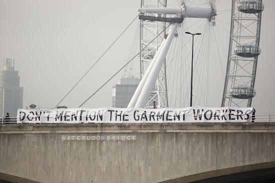 RT @WarOnWant: Happening now: our 30m banner on Wa…