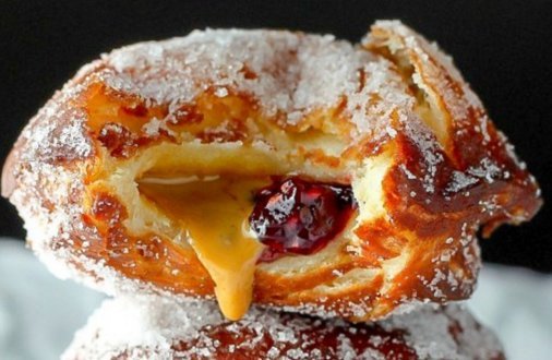 RT @ItsFoodPorn: Peanut butter jelly donuts https:…