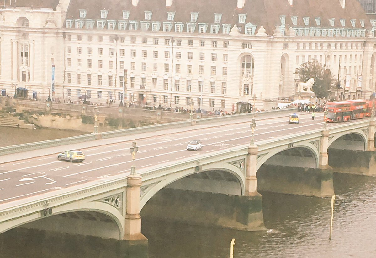 RT @denoual85: Westminster bridge closed, just a s…